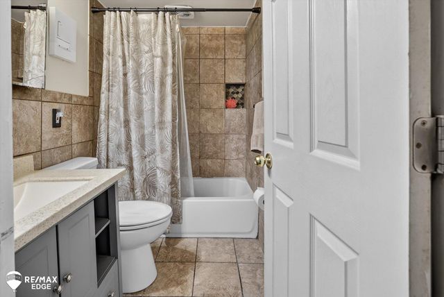 1388 Transue Avenue, Burton, MI 48509