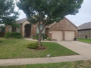 3015 Summerview Drive, Grand Prairie, TX 75052