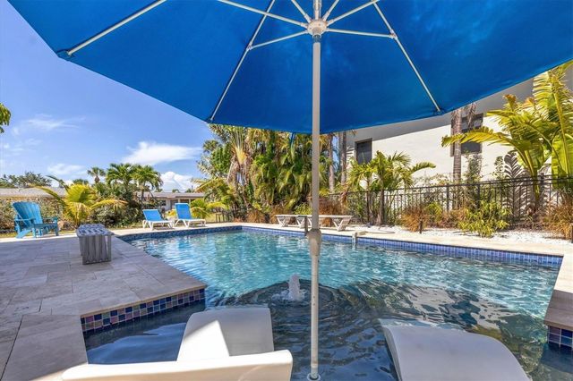 301 AVENIDA MADERA A, Sarasota, FL 34242