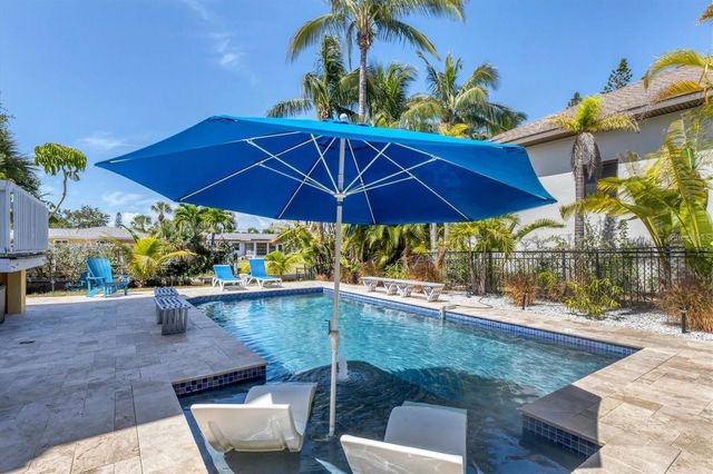 301 AVENIDA MADERA A, Sarasota, FL 34242
