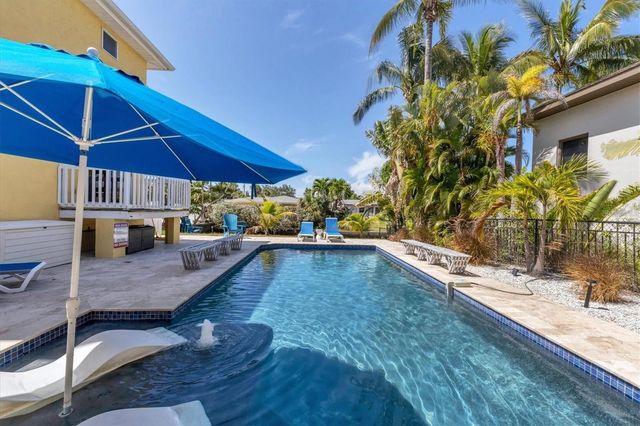 301 AVENIDA MADERA A, Sarasota, FL 34242