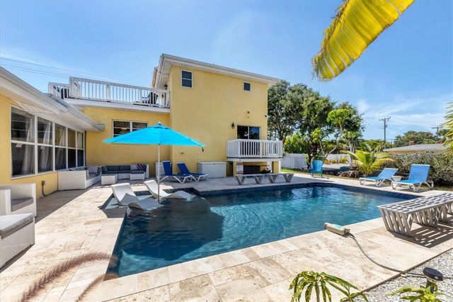 301 AVENIDA MADERA A, Sarasota, FL 34242