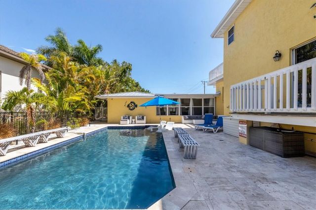 301 AVENIDA MADERA A, Sarasota, FL 34242