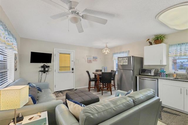 301 AVENIDA MADERA A, Sarasota, FL 34242
