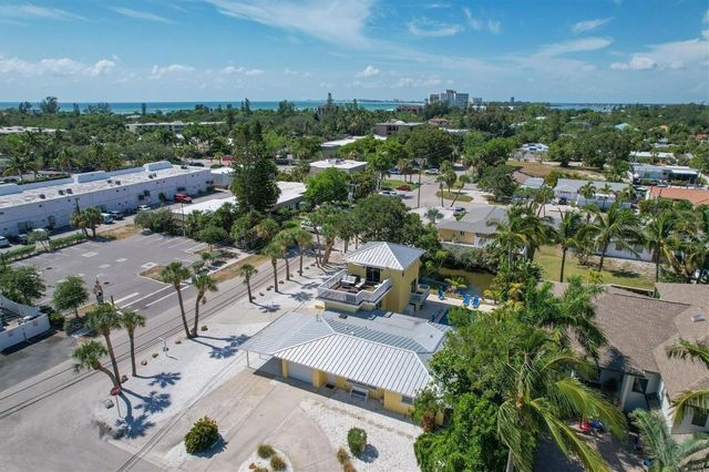 301 AVENIDA MADERA A, Sarasota, FL 34242
