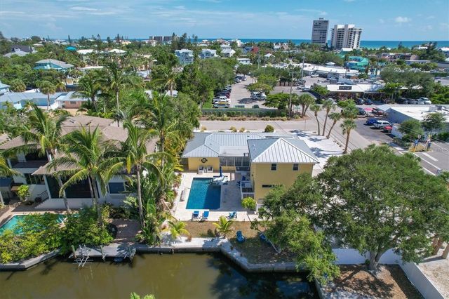 301 AVENIDA MADERA A, Sarasota, FL 34242