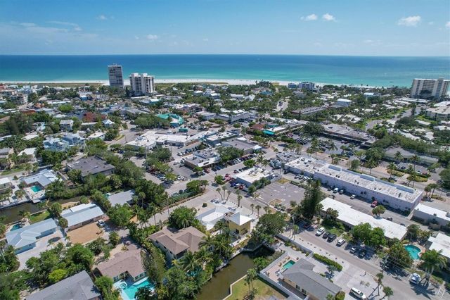 301 AVENIDA MADERA A, Sarasota, FL 34242