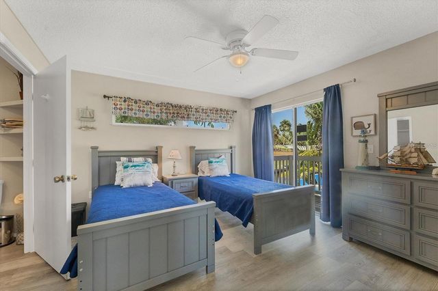 301 AVENIDA MADERA A, Sarasota, FL 34242