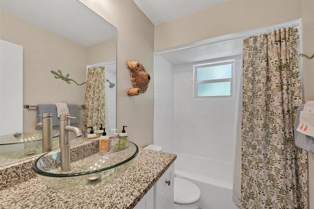 301 AVENIDA MADERA A, Sarasota, FL 34242