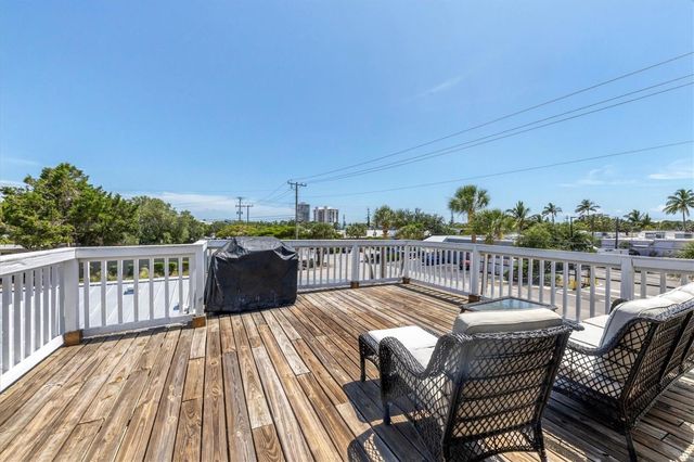 301 AVENIDA MADERA A, Sarasota, FL 34242