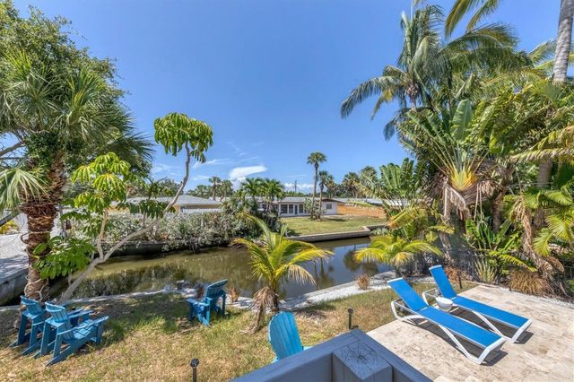 301 AVENIDA MADERA A, Sarasota, FL 34242