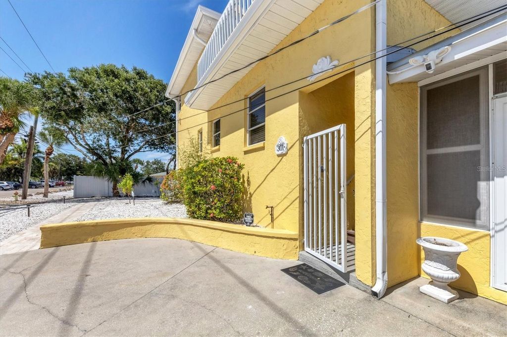301 AVENIDA MADERA A, Sarasota, FL 34242