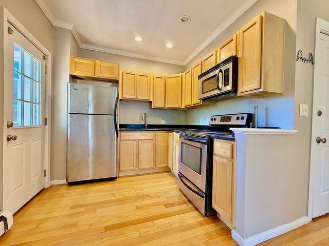 5 Beale St 3, Boston, MA 02124
