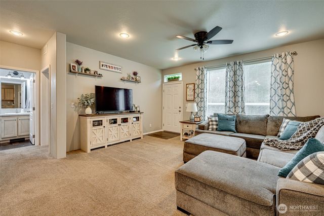 1020 Harmony Drive, Longview, WA 98632