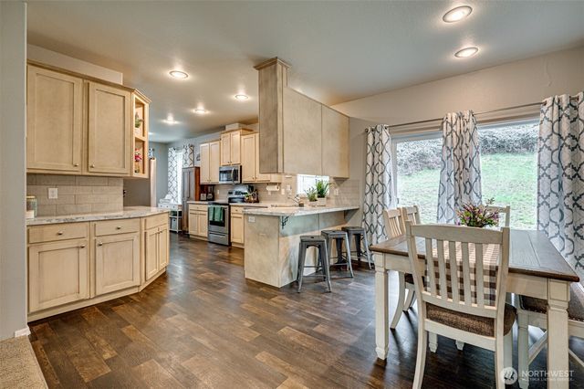 1020 Harmony Drive, Longview, WA 98632