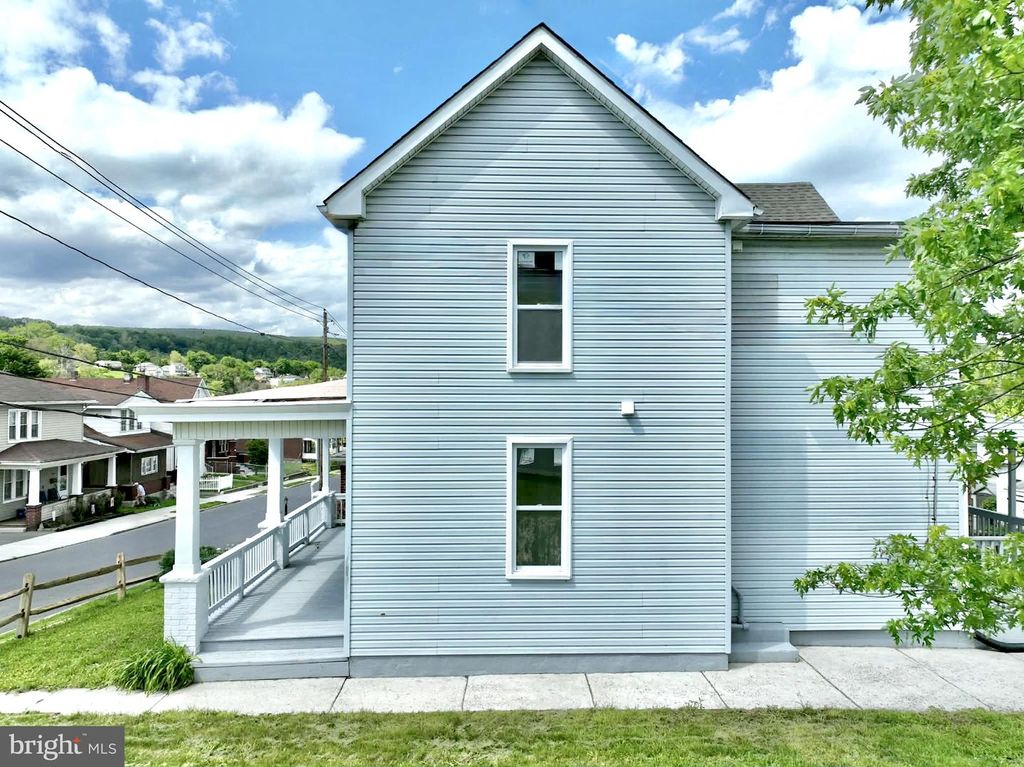Image 3 of property listing at 31 MARION ST, Cumberland, MD 21502