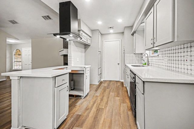 3810 Clover Drive, Alvin, TX 77511