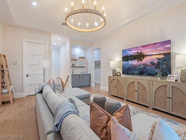 448 Devils LN, Naples, FL 34103