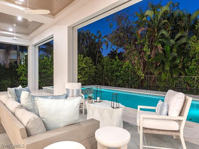 448 Devils LN, Naples, FL 34103