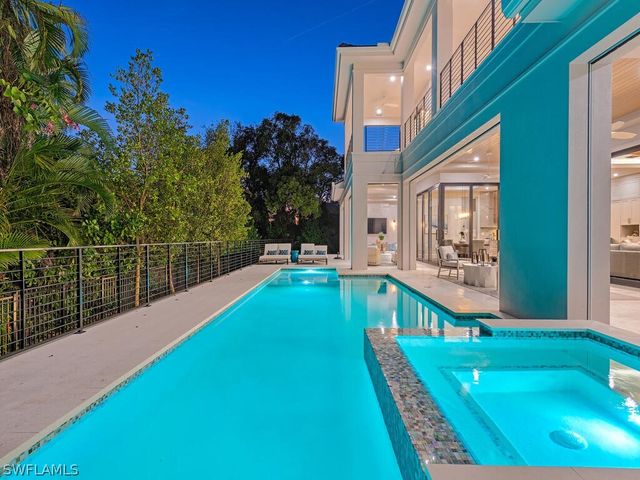 448 Devils LN, Naples, FL 34103