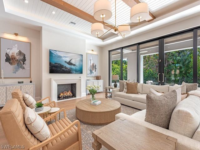 448 Devils LN, Naples, FL 34103