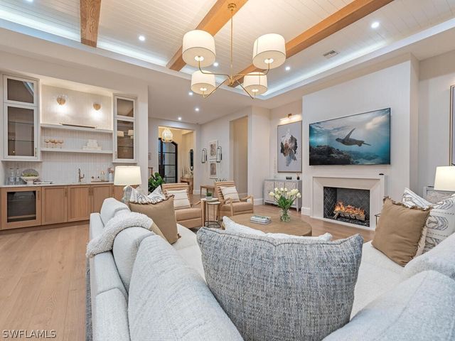 448 Devils LN, Naples, FL 34103