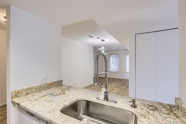 6475 S Dayton Street 102, Englewood, CO 80111