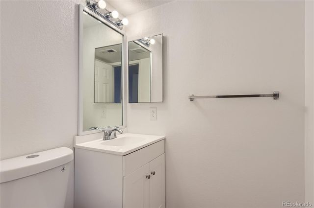 6475 S Dayton Street 102, Englewood, CO 80111