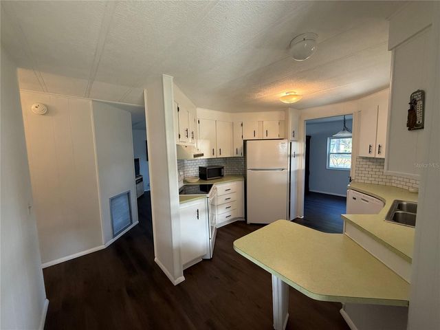 27 S BOBWHITE ROAD, Wildwood, FL 34785