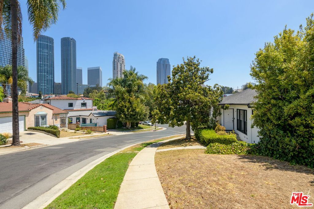 Image 1 of property listing at 10328 Louisiana Ave, Los Angeles, CA 90025