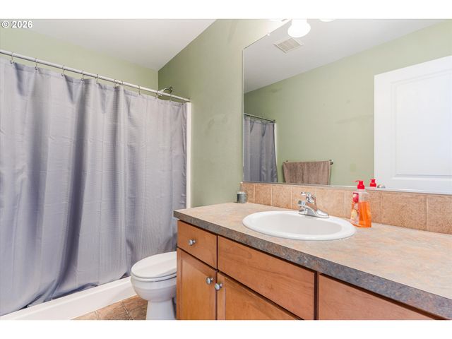 8900 Se CHLOE Ln, Happy Valley, OR 97086