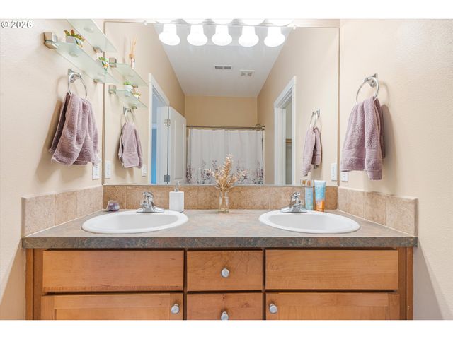 8900 Se CHLOE Ln, Happy Valley, OR 97086