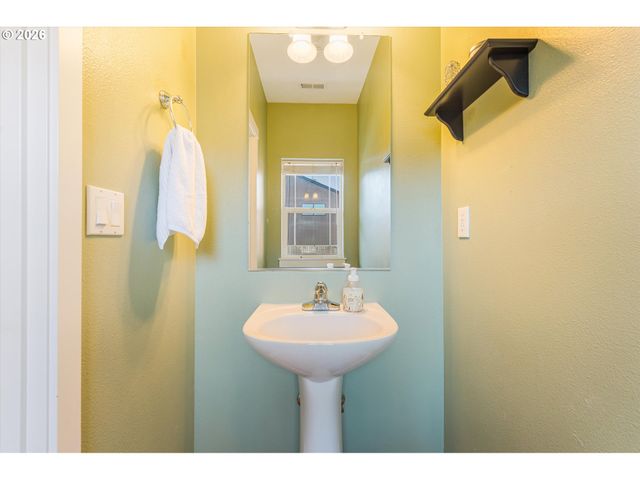 8900 Se CHLOE Ln, Happy Valley, OR 97086