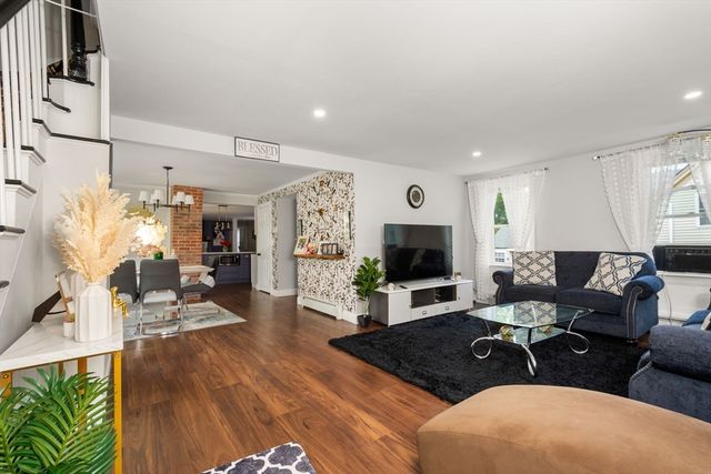 72 High St, Southbridge, MA 01550