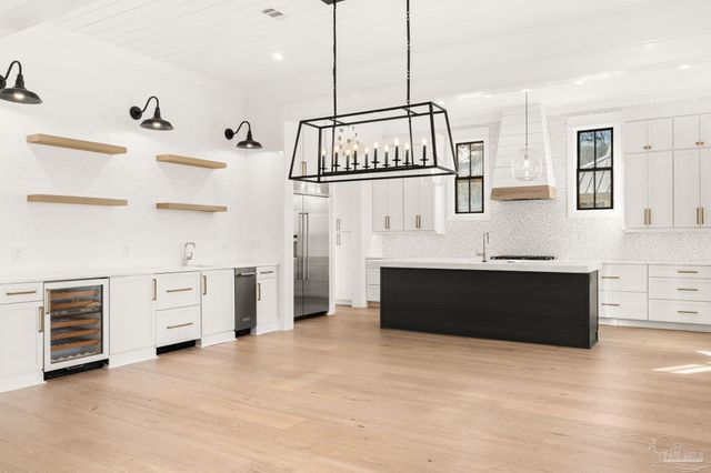 518 Navy Cove Blvd, Gulf Breeze, FL 32561