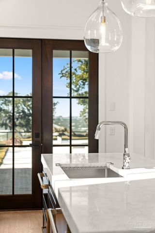 518 Navy Cove Blvd, Gulf Breeze, FL 32561