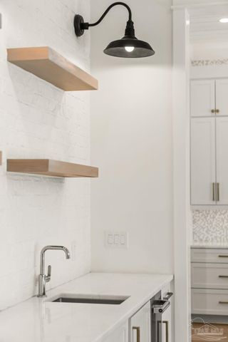 518 Navy Cove Blvd, Gulf Breeze, FL 32561