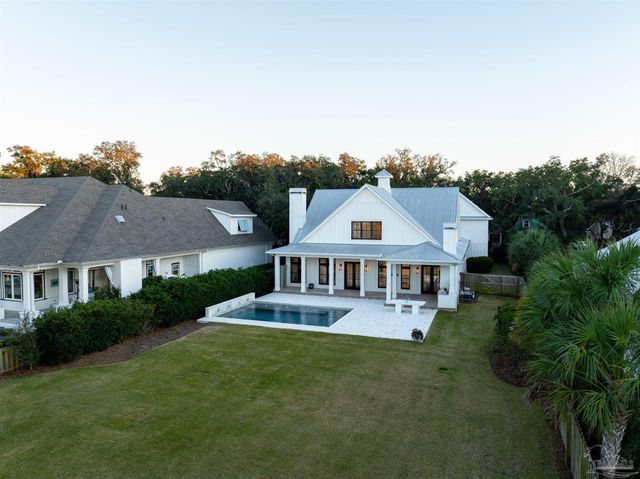 518 Navy Cove Blvd, Gulf Breeze, FL 32561