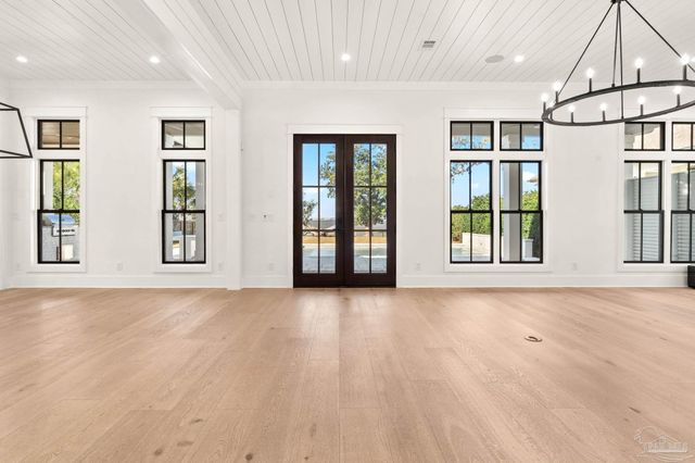 518 Navy Cove Blvd, Gulf Breeze, FL 32561