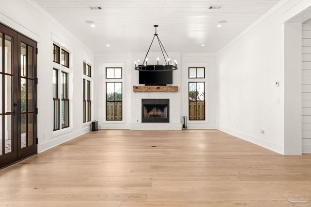 518 Navy Cove Blvd, Gulf Breeze, FL 32561