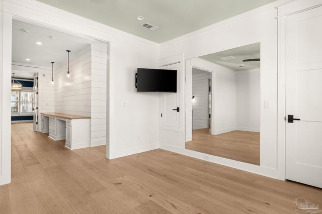 518 Navy Cove Blvd, Gulf Breeze, FL 32561