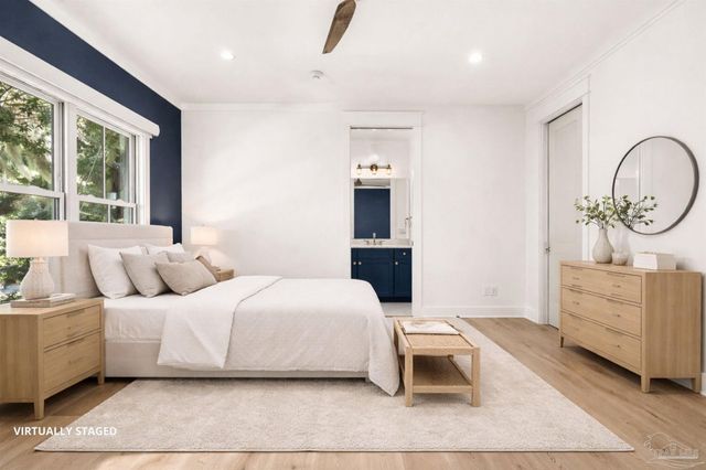 518 Navy Cove Blvd, Gulf Breeze, FL 32561