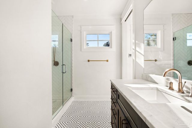 518 Navy Cove Blvd, Gulf Breeze, FL 32561