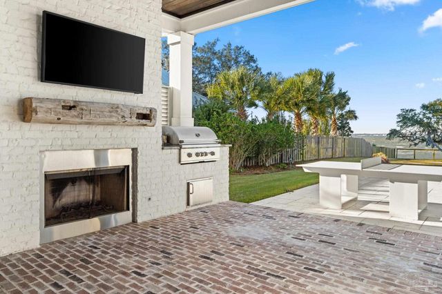 518 Navy Cove Blvd, Gulf Breeze, FL 32561