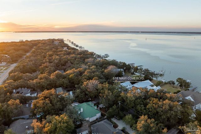 518 Navy Cove Blvd, Gulf Breeze, FL 32561