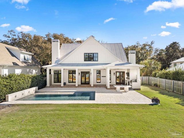 518 Navy Cove Blvd, Gulf Breeze, FL 32561