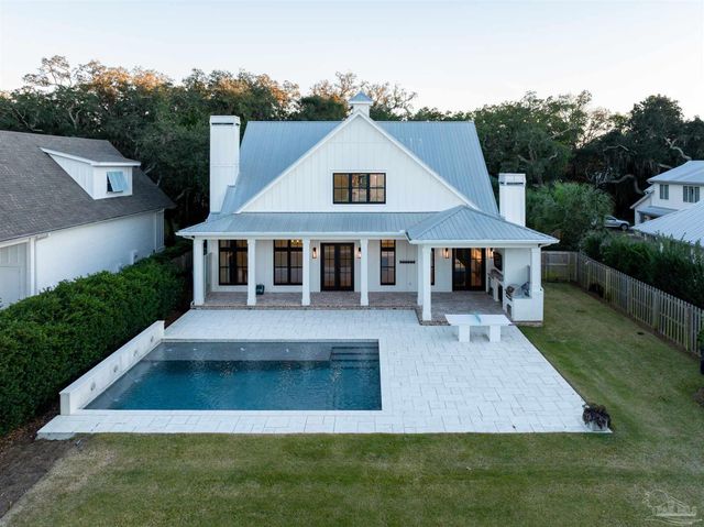 518 Navy Cove Blvd, Gulf Breeze, FL 32561