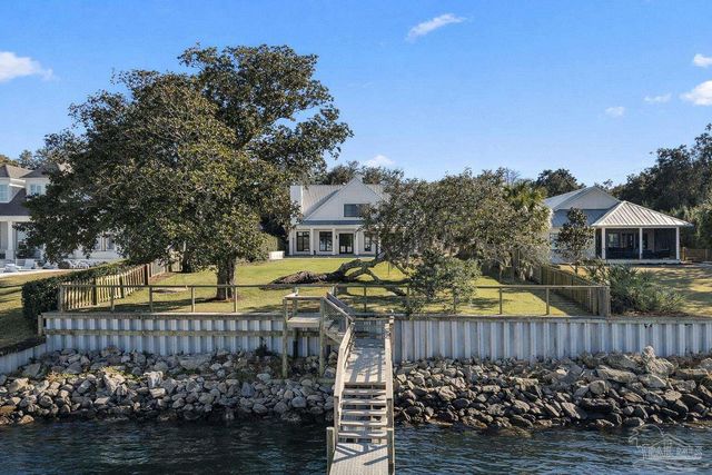 518 Navy Cove Blvd, Gulf Breeze, FL 32561