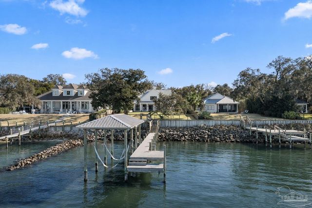 518 Navy Cove Blvd, Gulf Breeze, FL 32561