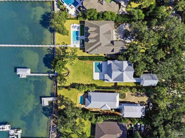 518 Navy Cove Blvd, Gulf Breeze, FL 32561